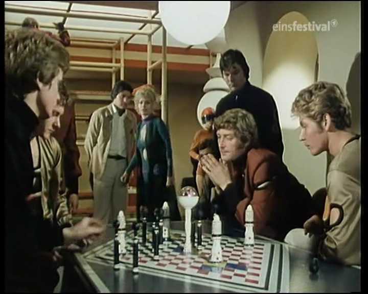 Ossrawa sperrt Dr. Smith zu den Mnnern ihres Planeten