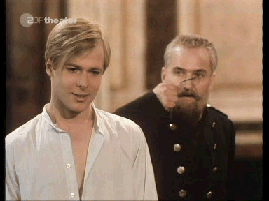 Felix vor der Musterungskommission.