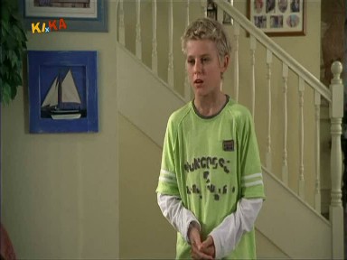 Elliot braucht in Rat in Sachen und fragt mit Lewis einen Experten.