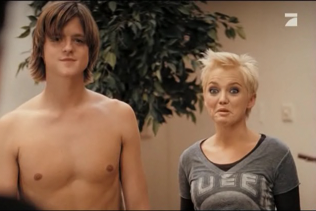 Abbys geiler Bruder taucht auf.