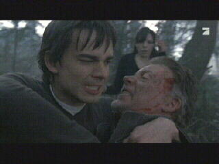 Henry ttet Wakefield, seinen Vater, bevor der Abby umbringen kann.