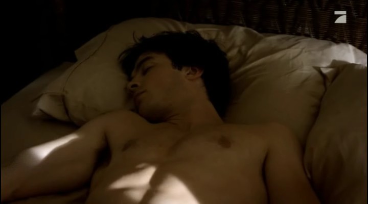 Damon im Bett